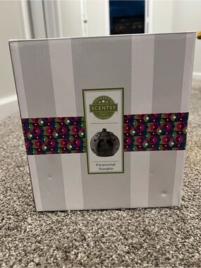 Scentsy Paranormal Pumpkin Warmer - White Box with Multicolor Band